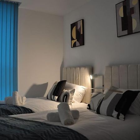 Stunning 2 Bedroom Apt Мілтон-Кінз Екстер'єр фото