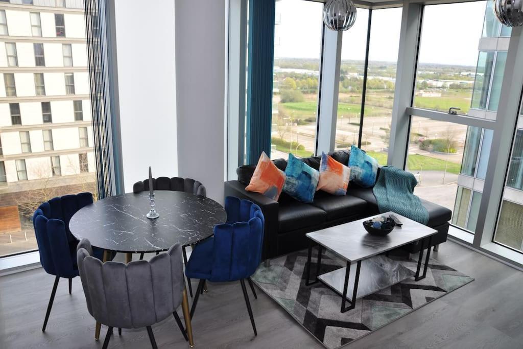 Stunning 2 Bedroom Apt Мілтон-Кінз Екстер'єр фото