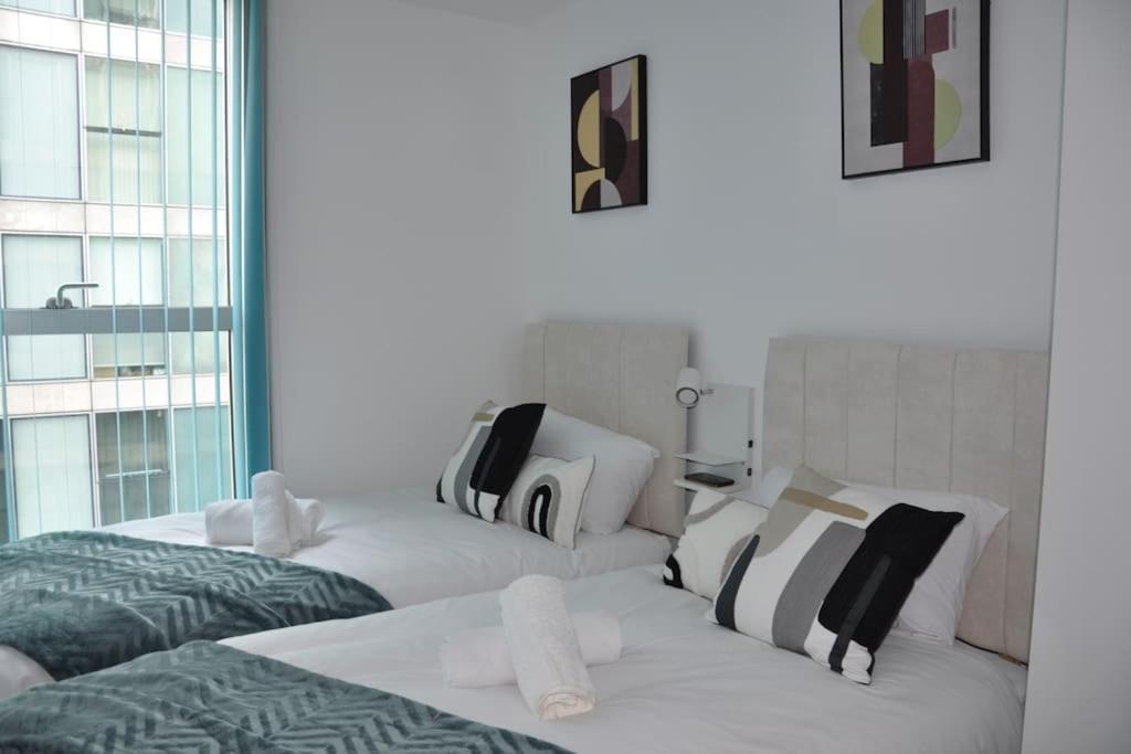 Stunning 2 Bedroom Apt Мілтон-Кінз Екстер'єр фото