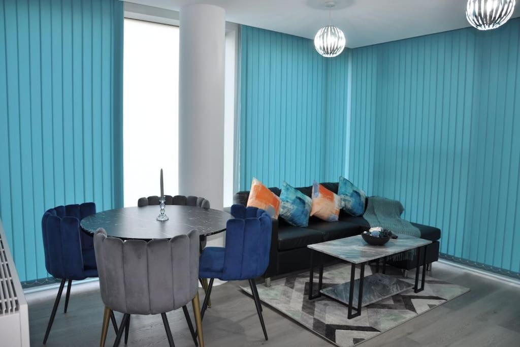 Stunning 2 Bedroom Apt Мілтон-Кінз Екстер'єр фото