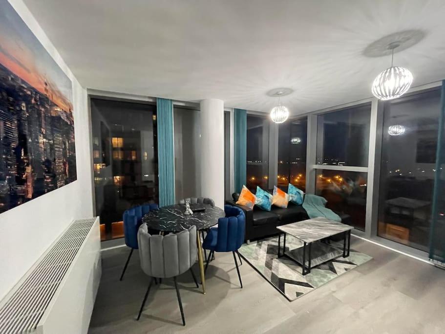Stunning 2 Bedroom Apt Мілтон-Кінз Екстер'єр фото