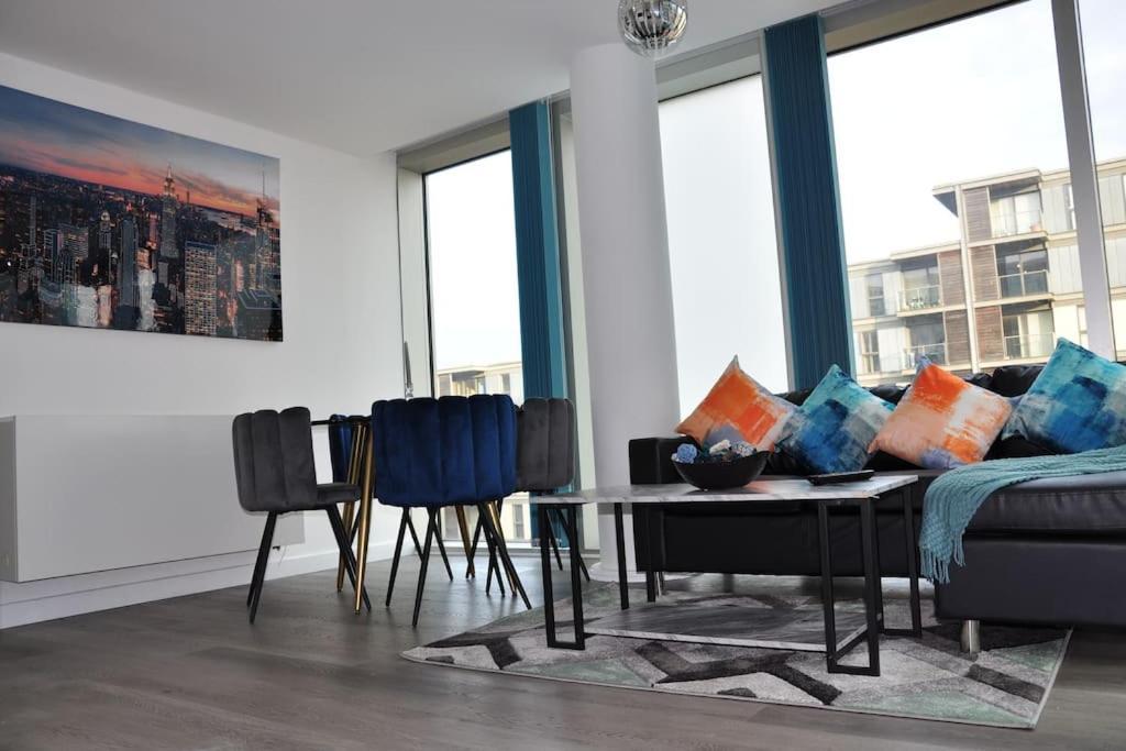 Stunning 2 Bedroom Apt Мілтон-Кінз Екстер'єр фото