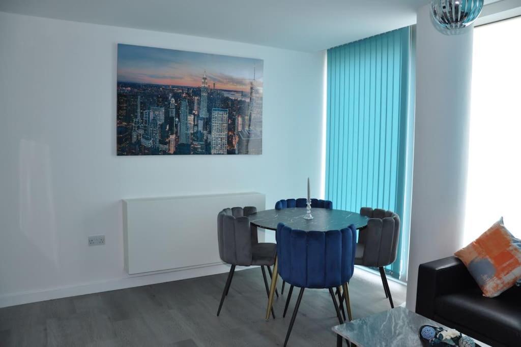 Stunning 2 Bedroom Apt Мілтон-Кінз Екстер'єр фото